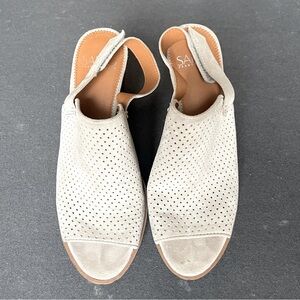 LIKE NEW Women's Gray Perforated Heels